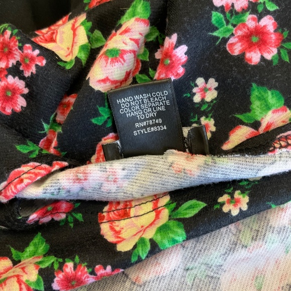 Wet Seal Women Tank Top Peplum Ruffle Size S Black Pink Floral Stretch Colorful - Picture 10 of 10